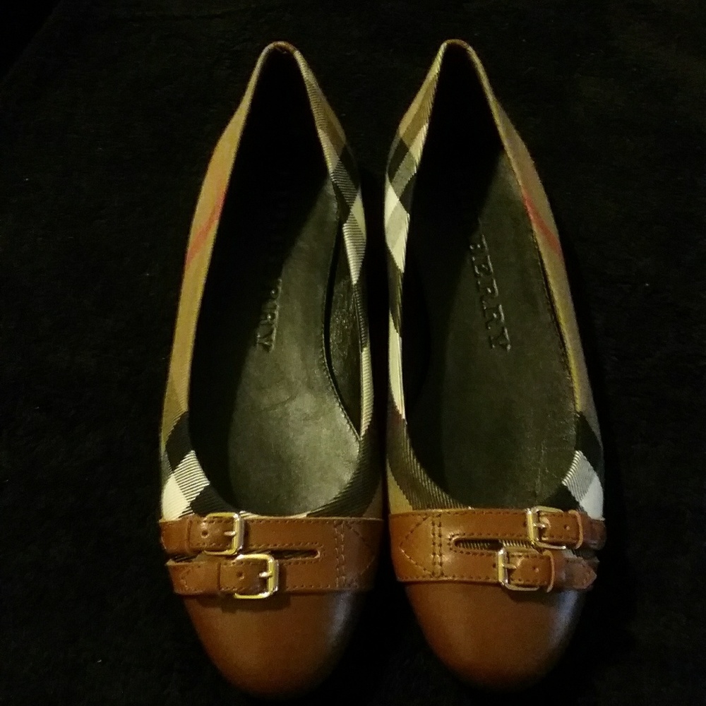 Burberry flat